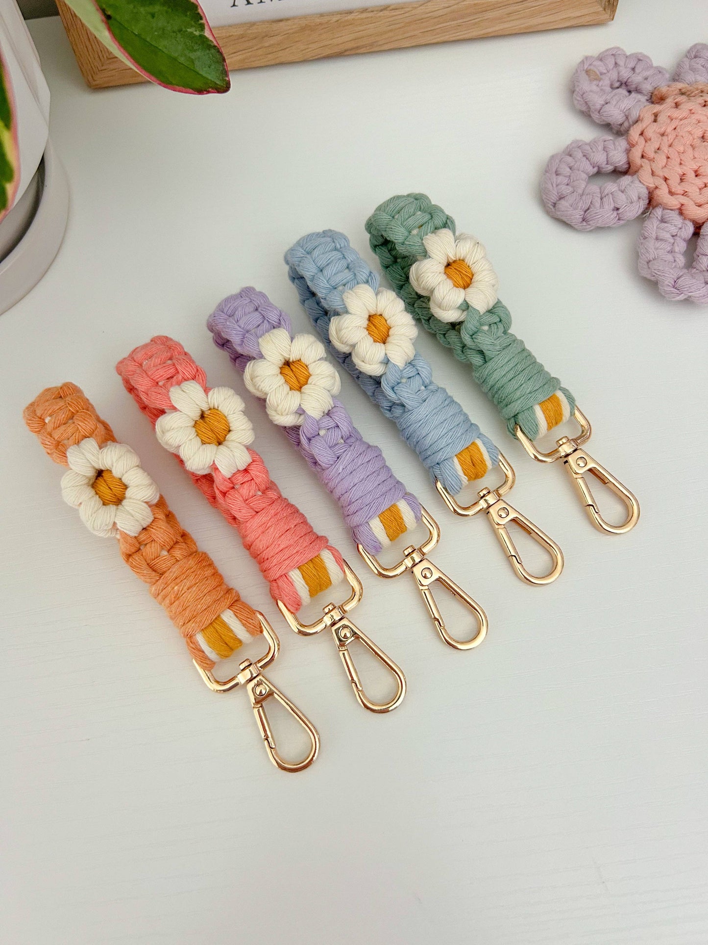 Mini Macrame Daisy Wristlet