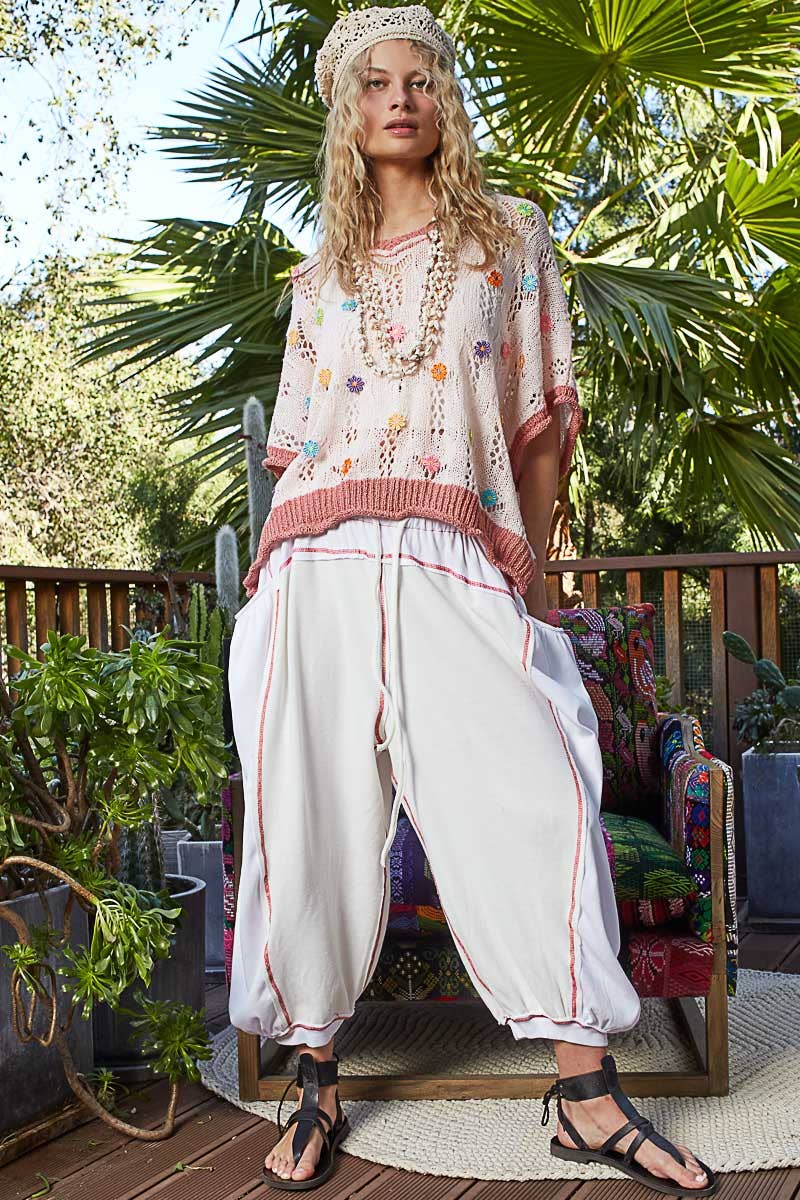 V-Neck Sleeveless Flower Outseam Sweater