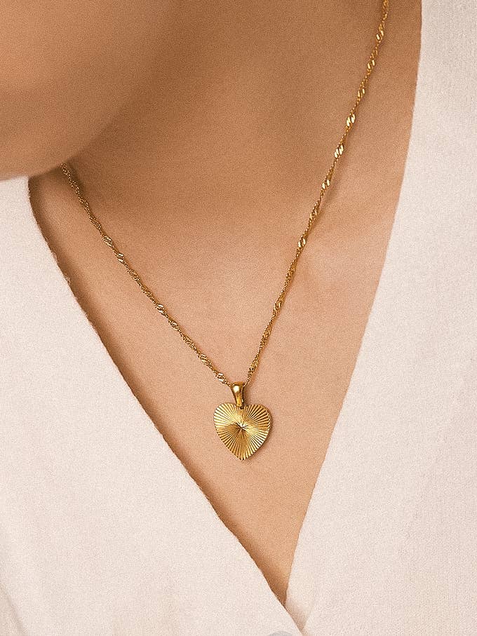 Nella 18K Non-Tarnish Classic Heart Necklace