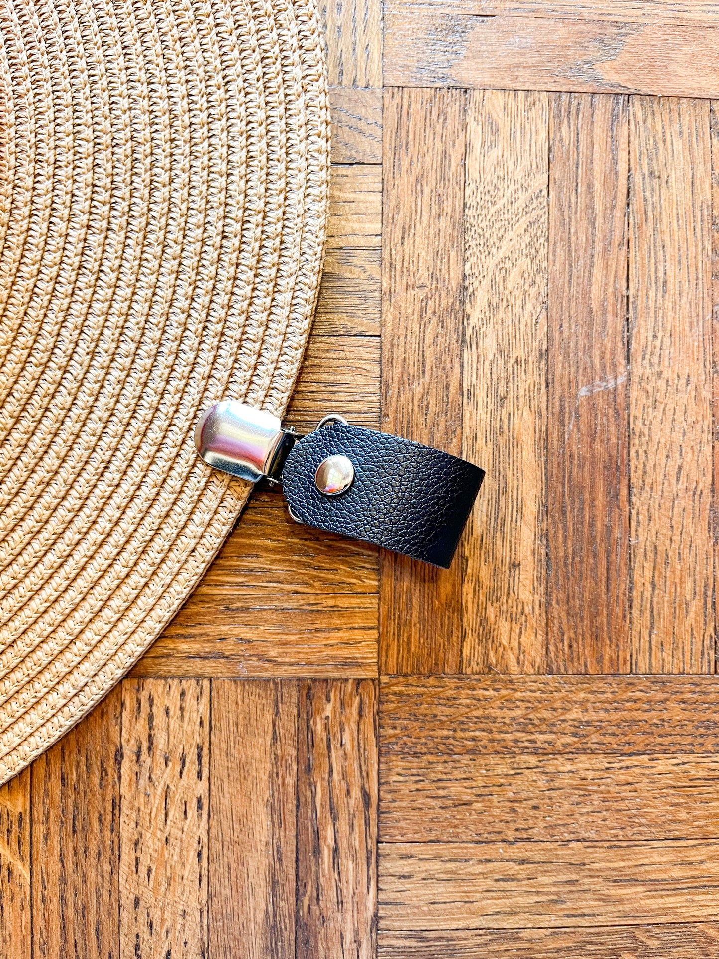 Bunz Out Hat Clip