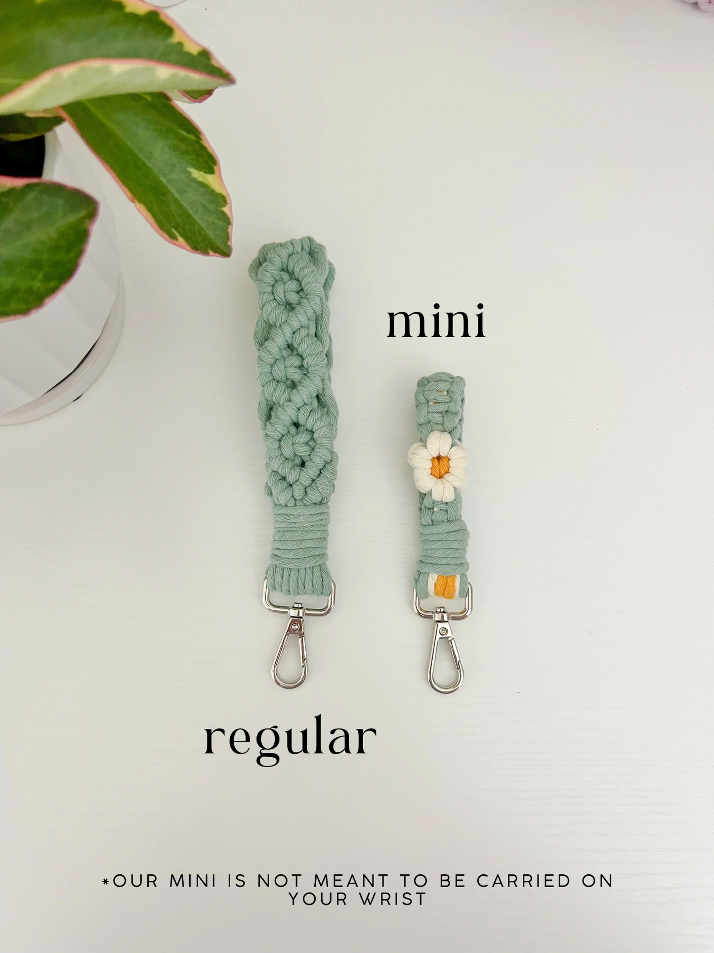 Mini Macrame Daisy Wristlet