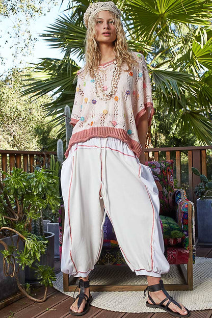 V-Neck Sleeveless Flower Outseam Sweater
